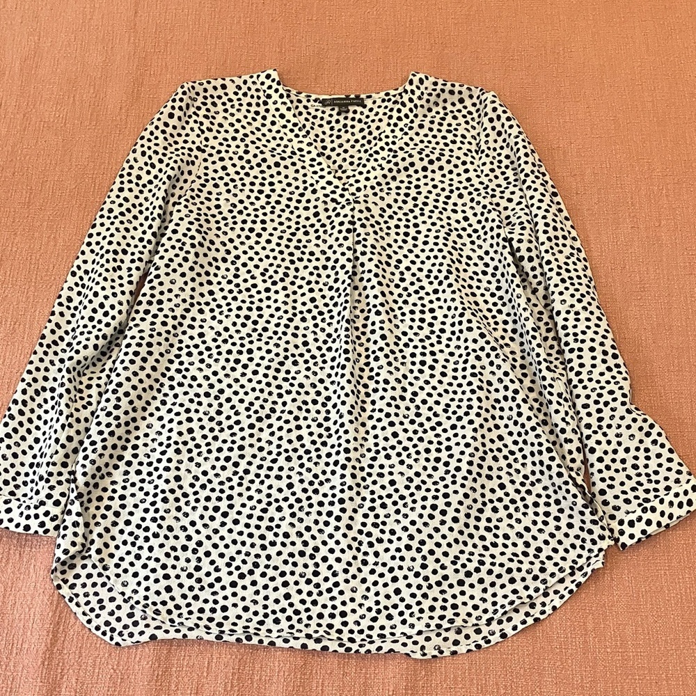 Adrianna Papell med wm’s Black and White Polka Dot Blouse